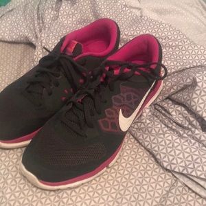 nike tennis shoes
